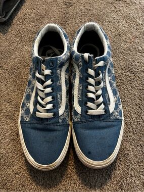 Vans Blue and White Lace-Pattern Skate Sneakers